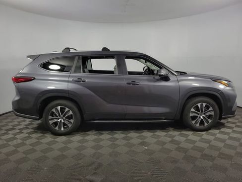 Used 2023 Toyota Highlander XLE image 10
