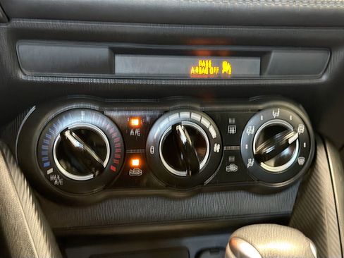 Used 2019 Toyota Yaris LE image 10