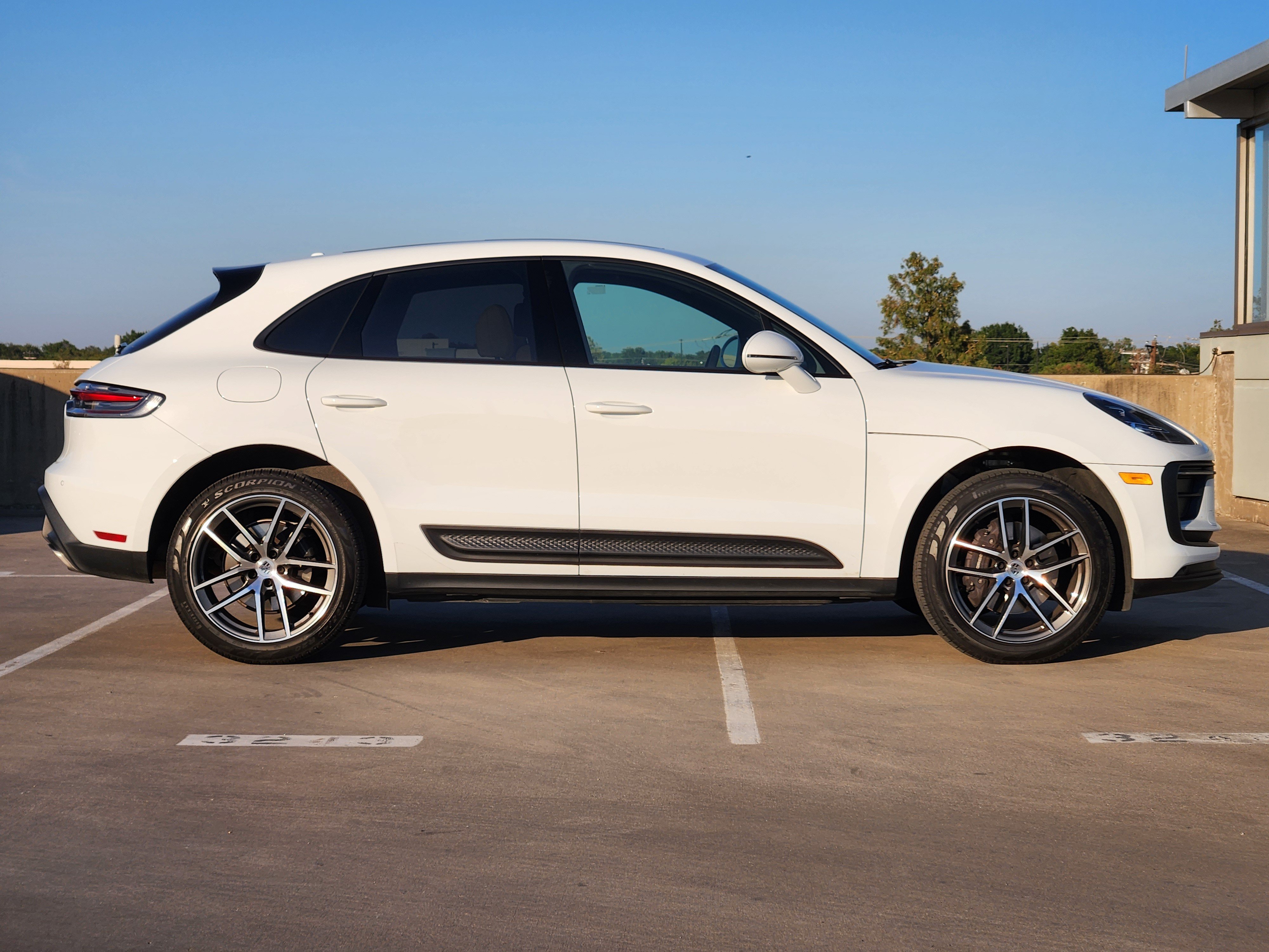 Certified 2026 Porsche Macan AWD/4WD image 9