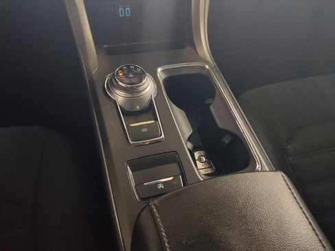 Used 2019 Ford Fusion SE image 26