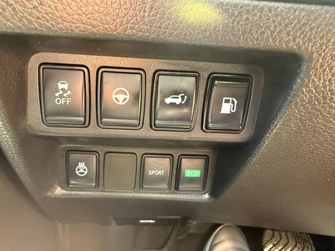 Used 2020 Nissan Rogue SV w/ Premium Package FWD image 19
