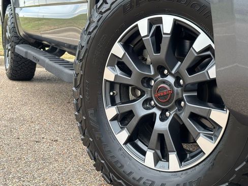 Used 2024 Nissan Titan PRO-4X w/ Pro-4x Convenience Package image 2