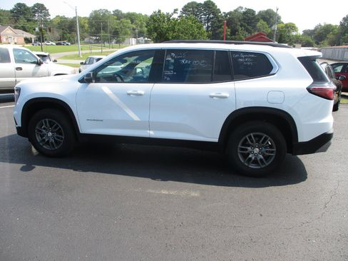 Used 2025 GMC Acadia Elevation image 9