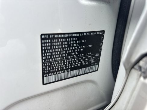 Certified 2022 Volkswagen Tiguan SEL R-Line image 35