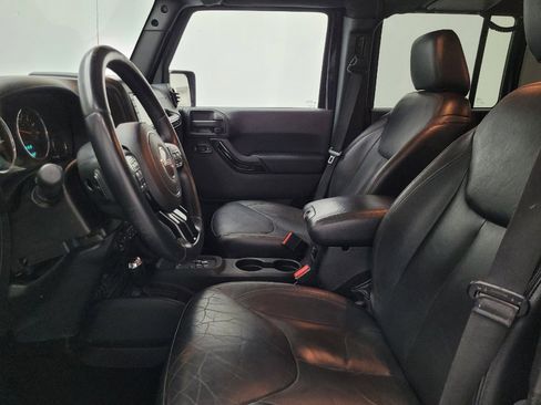 Used 2015 Jeep Wrangler Unlimited Sahara image 17
