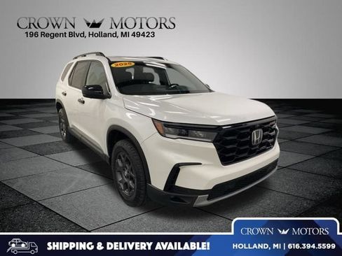 Used 2025 Honda Pilot TrailSport image 1
