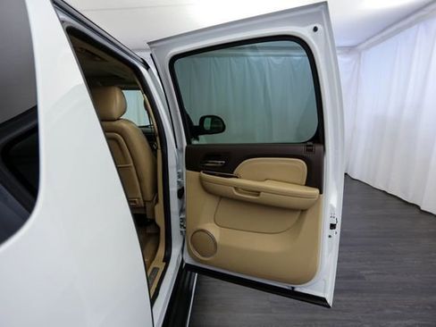 Used 2011 GMC Yukon XL Denali AWD/4WD image 23