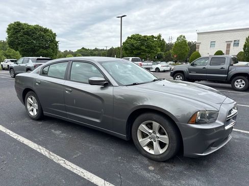 Used 2012 Dodge Charger SXT RWD image 1