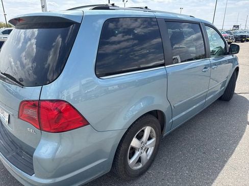 Used 2009 Volkswagen Routan SEL Premium FWD image 6