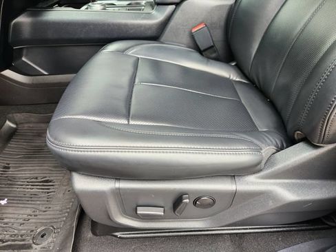 Used 2024 Ford Expedition XLT RWD image 24