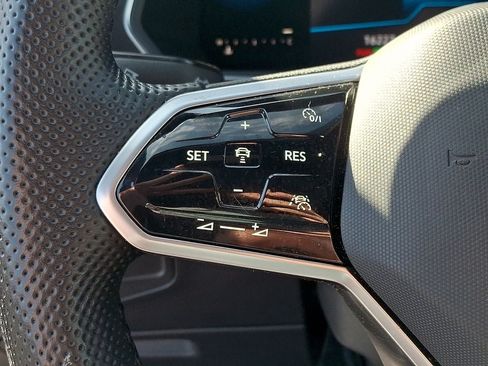 Certified 2022 Volkswagen Tiguan SE R-Line AWD/4WD image 21