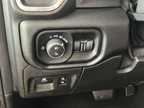 Used 2019 RAM 1500 Laramie AWD/4WD image 23