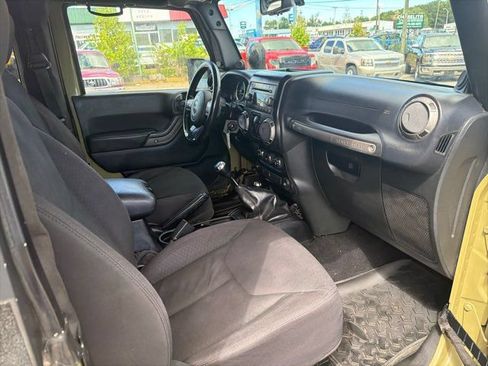 Used 2013 Jeep Wrangler Sport AWD/4WD image 13