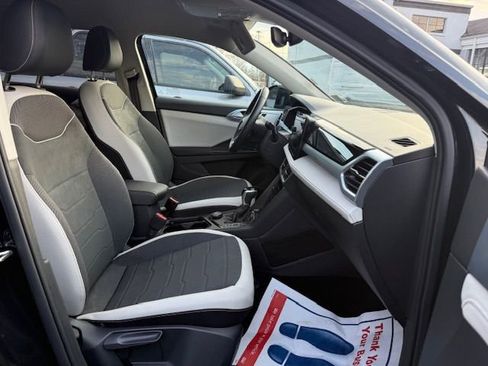 Used 2025 Volkswagen Taos SE image 10