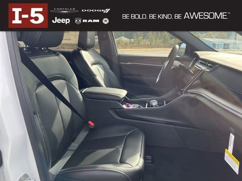 New 2025 Jeep Grand Cherokee L Limited w/ Luxury Tech Group II image 14