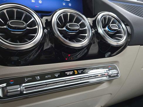 Certified 2026 Mercedes-Benz GLA 250 4MATIC image 32