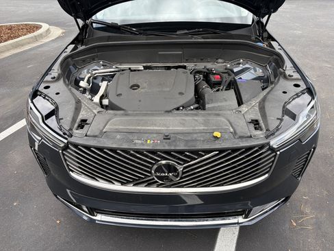 Certified 2025 Volvo XC90 B6 Plus AWD/4WD image 36
