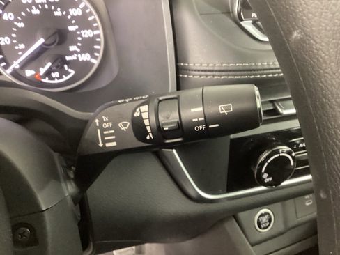 Used 2022 Nissan Rogue S image 20