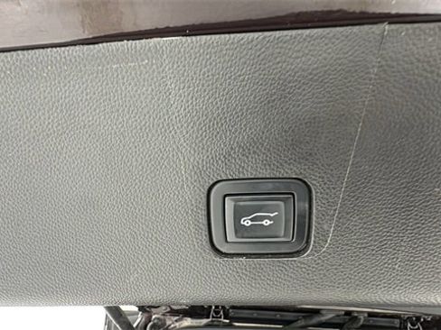 Used 2023 Chevrolet Traverse LT image 17