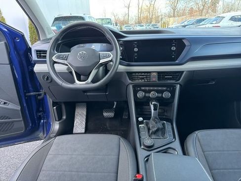 Certified 2024 Volkswagen Taos SE image 18