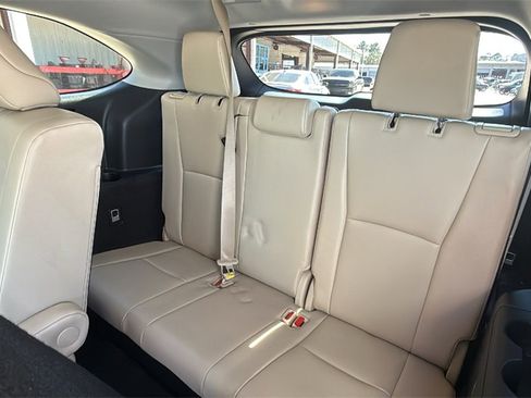 Certified 2023 Toyota Highlander XLE image 17