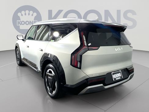 Used 2024 Kia EV9 Land AWD/4WD image 4