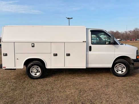 Used 2022 Chevrolet Express 3500 w/ Power Convenience Package image 12