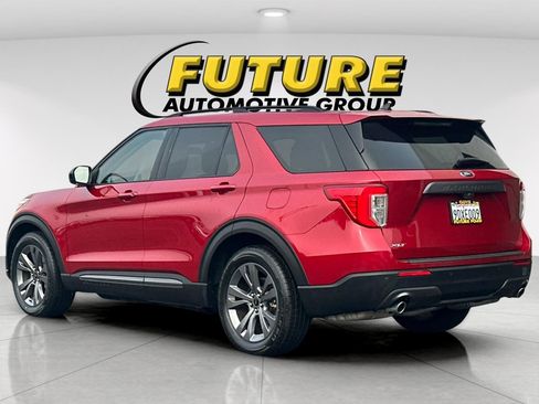 Certified 2022 Ford Explorer XLT w/ Equipment Group 202A image 5