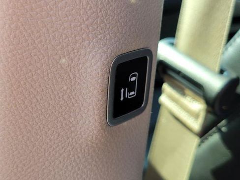 Used 2024 Chrysler Pacifica Touring-L FWD image 28