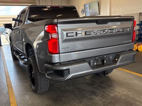 Used 2022 Chevrolet Silverado 1500 Custom RWD image 2