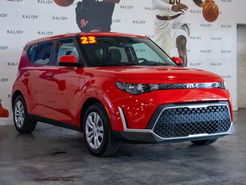 Used 2023 Kia Soul LX image 18