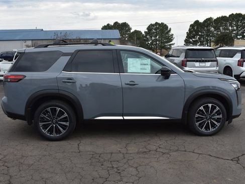 New 2026 Nissan Pathfinder Platinum image 4