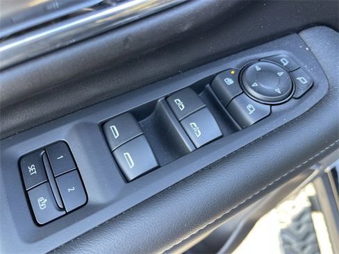 Used 2023 Chevrolet Tahoe Z71 w/ Luxury Package image 13