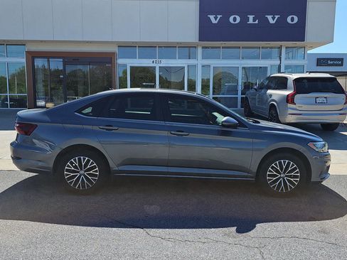 Used 2021 Volkswagen Jetta SE FWD image 6