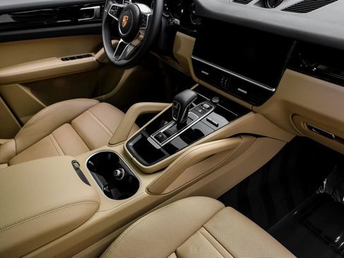 Used 2023 Porsche Cayenne Platinum Edition AWD/4WD image 26