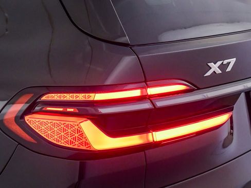 Used 2024 BMW X7 xDrive40i w/ Executive Package AWD/4WD image 12