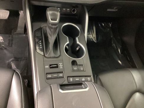 Used 2022 Toyota Highlander XLE AWD/4WD image 18