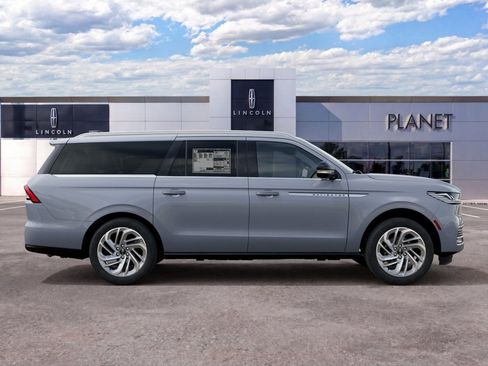 New 2027 Lincoln Navigator L Reserve RWD image 5