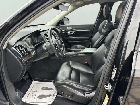 Used 2018 Volvo XC90 T6 Momentum w/ Convenience Package image 9
