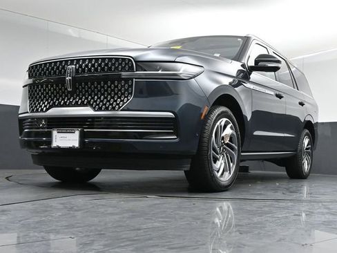 Certified 2025 Lincoln Navigator Reserve AWD/4WD image 43