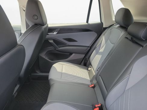 Certified 2026 Volkswagen Tiguan SE AWD/4WD image 13