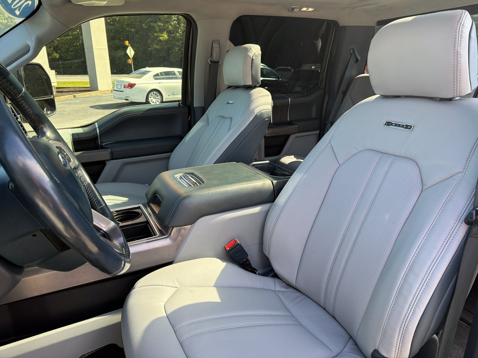 Used 2022 Ford F350 Limited AWD/4WD image 24