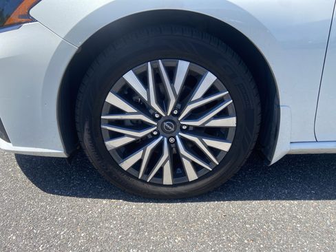 Certified 2023 Nissan Altima 2.5 SV image 8