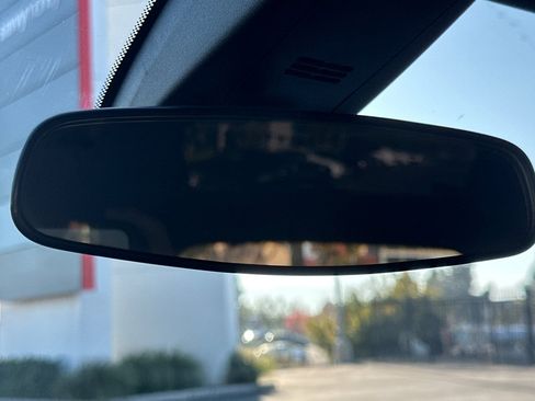 Used 2023 Chevrolet Traverse LT image 25