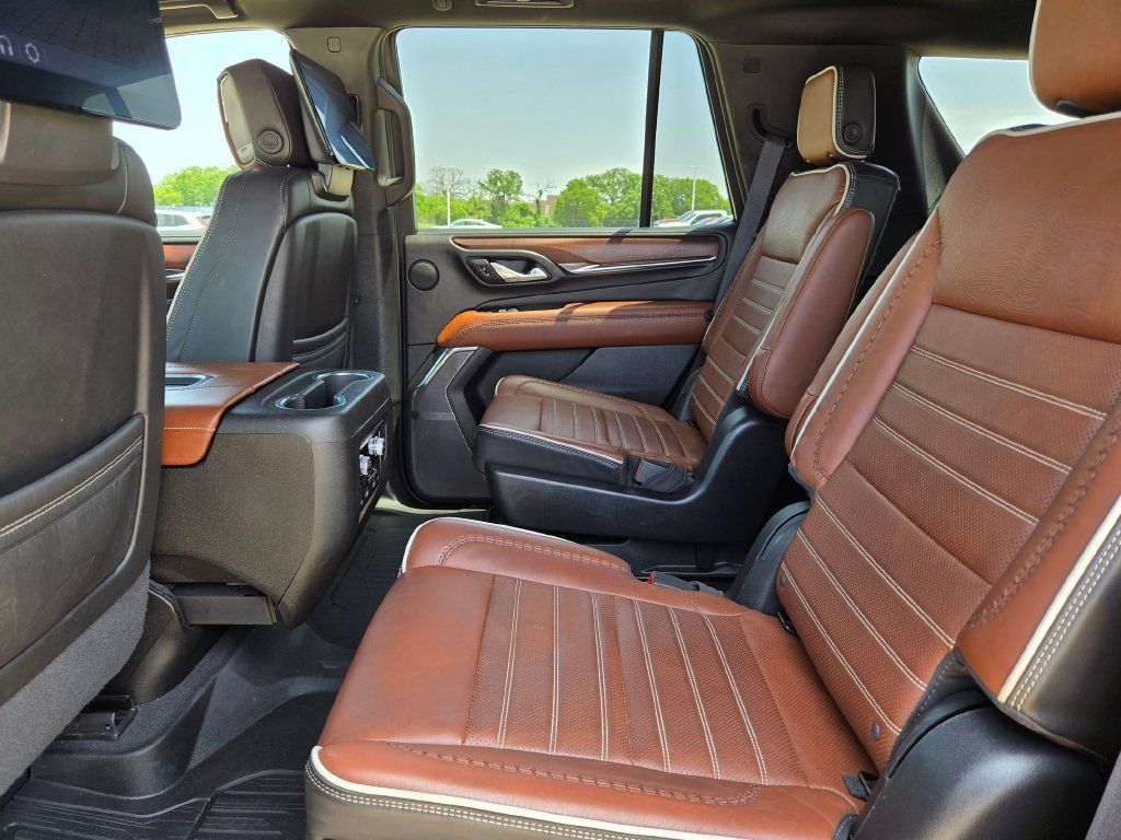 Used 2023 GMC Yukon Denali Ultimate AWD/4WD image 16