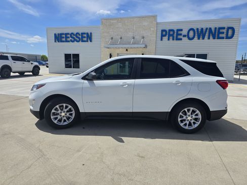 Used 2021 Chevrolet Equinox LS w/ LS Convenience Package image 5