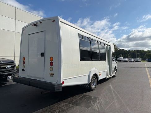 Used 2014 Ford E-450 and Econoline 450 Super Duty w/ Shuttle Bus Prep Package RWD image 8