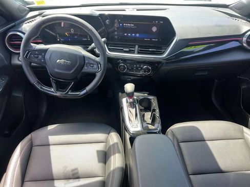 Used 2024 Chevrolet Trax RS FWD image 13
