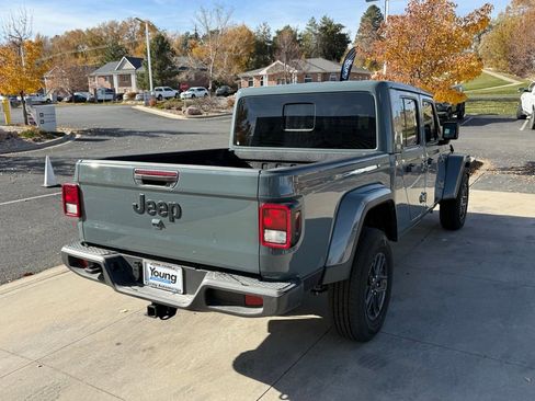 New 2025 Jeep Gladiator Sport image 8