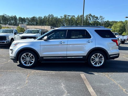 Used 2018 Ford Explorer Limited w/ Equipment Group 301A FWD image 9